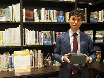 図書館インタビュー 岸さん写真