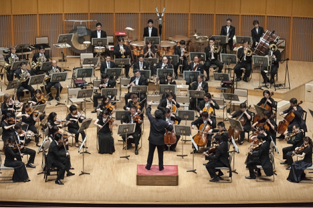 アンドレア・バッティストーニ指揮　札幌交響楽団　　イメージ2枚目