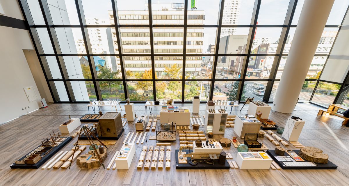 CoSTEP OPEN WEEK「鈴木泰人×CoSTEPソーシャルデザイン実習展『ふりかえれば未来』」展示風景