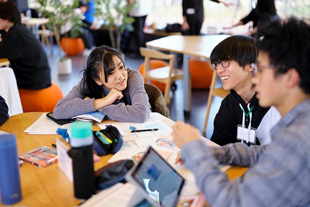 SCARTS×CoSTEPアート&サイエンスプロジェクト 札幌市立高校特別プログラム「あかさかな」 現場&研究者の視点イメージ2枚目